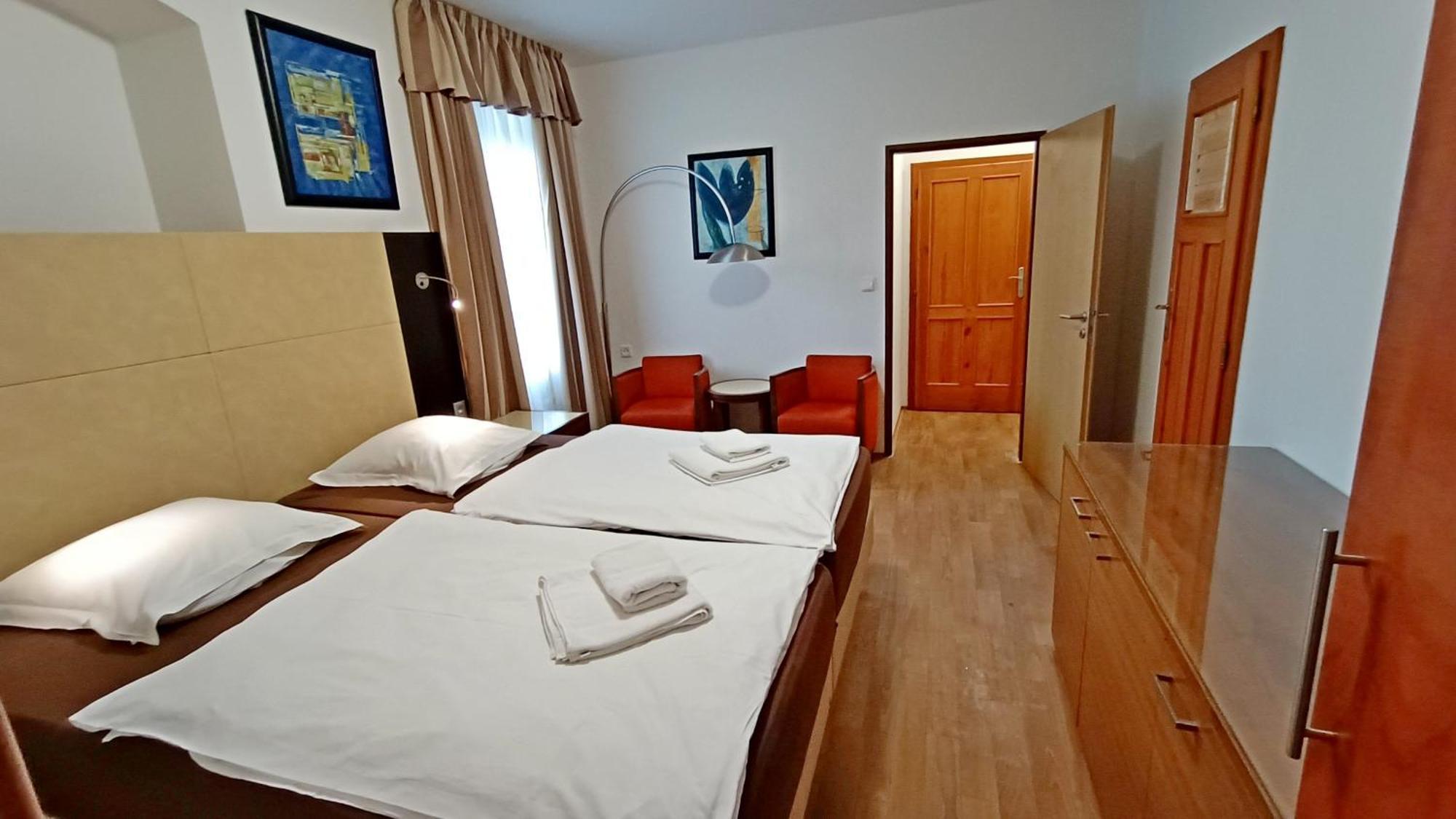 Apartments Gato Karlovy Vary Dalovice 外观 照片