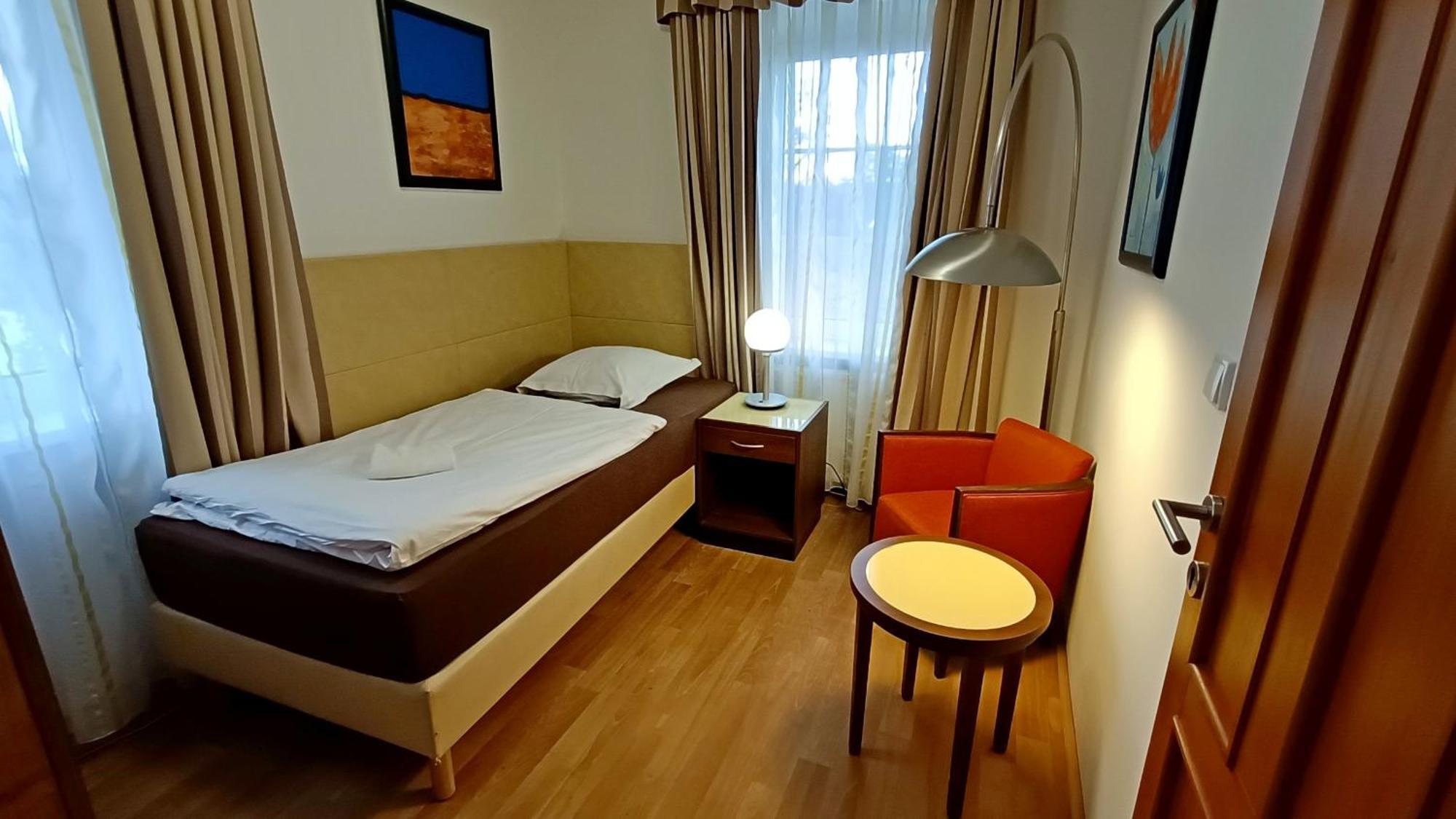 Apartments Gato Karlovy Vary Dalovice 外观 照片
