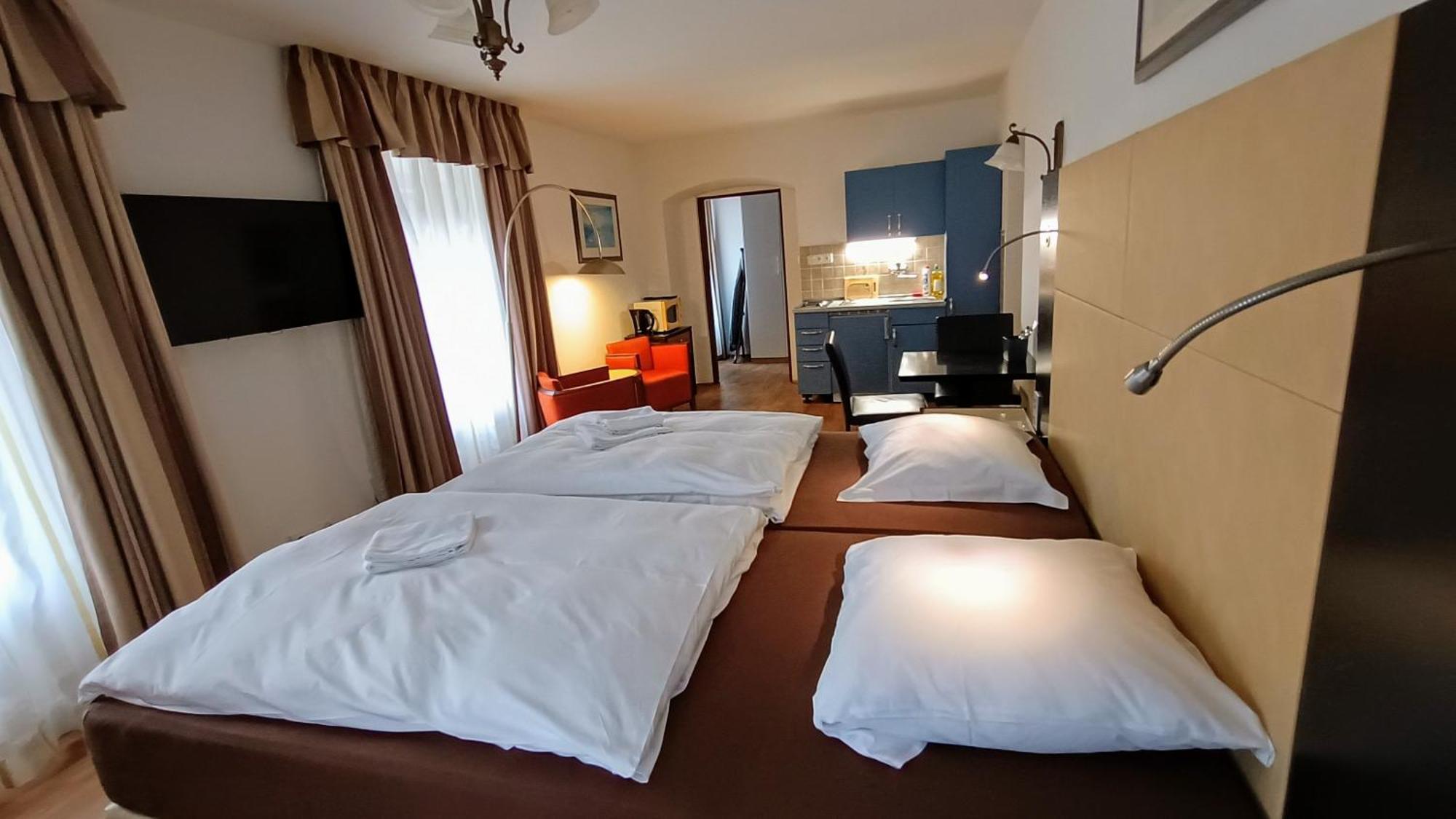 Apartments Gato Karlovy Vary Dalovice 外观 照片