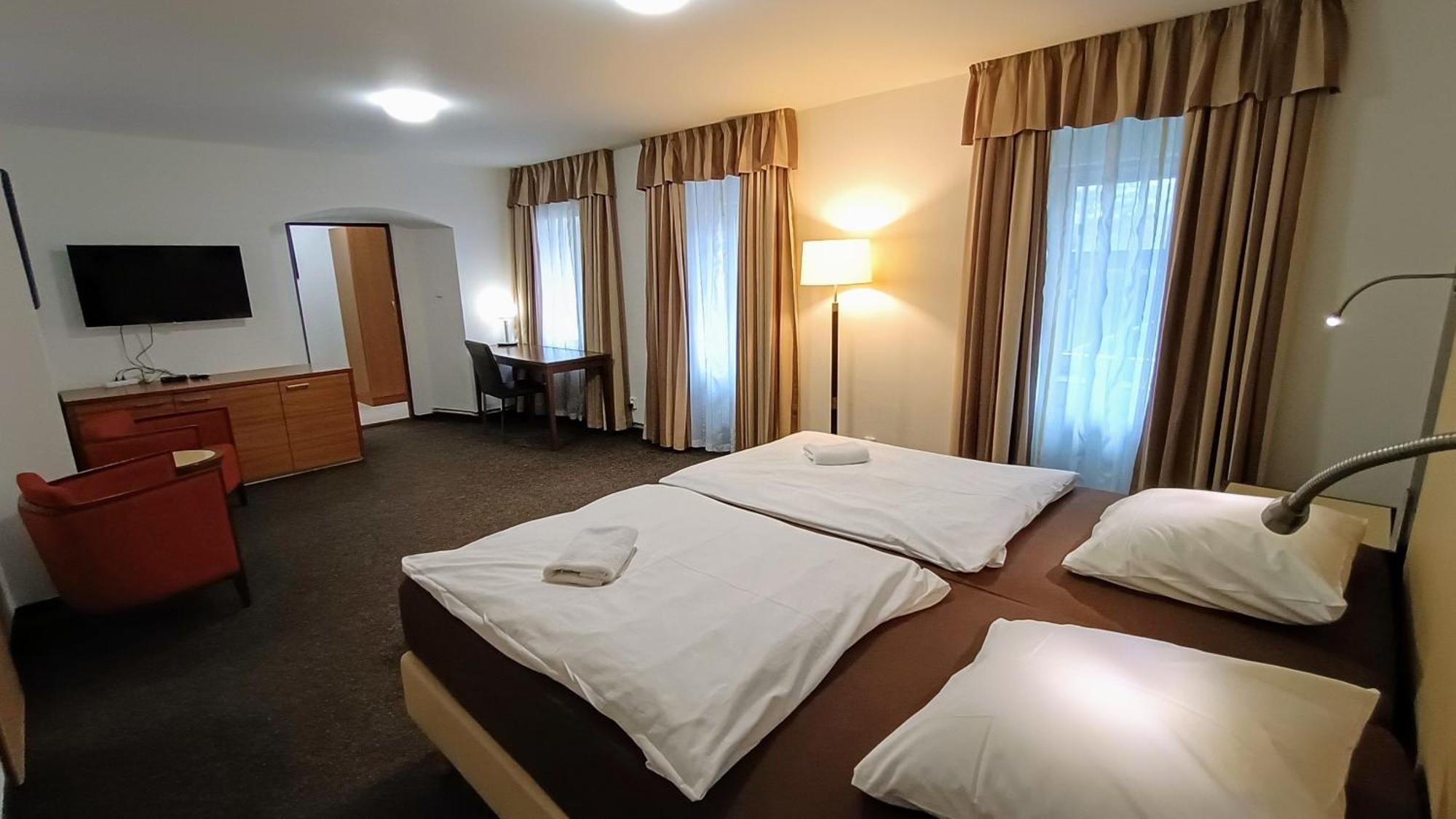 Apartments Gato Karlovy Vary Dalovice 外观 照片